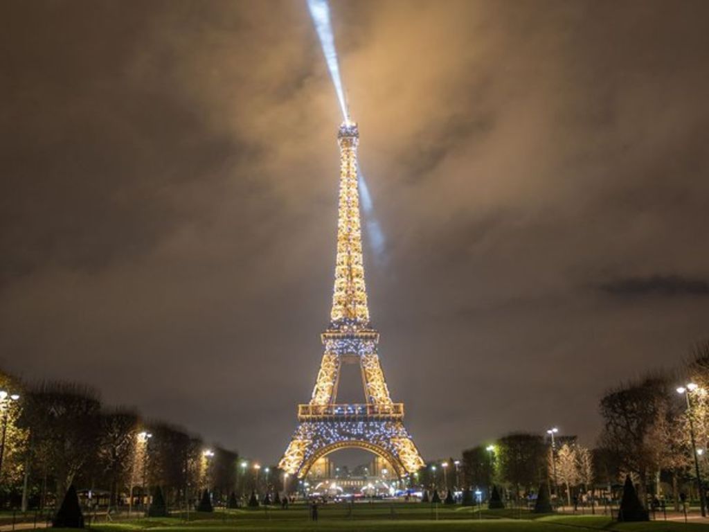 Torre Eiffel abre su cuenta oficial en Twitter