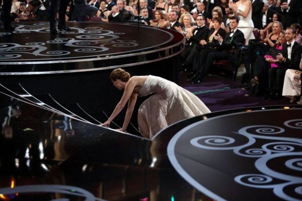 Jennifer Lawrence recuerda su caída en entrega del Oscar