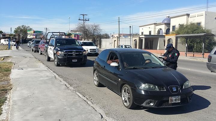 Operativo vial deja 12 automovilistas multados en Piedras Negras