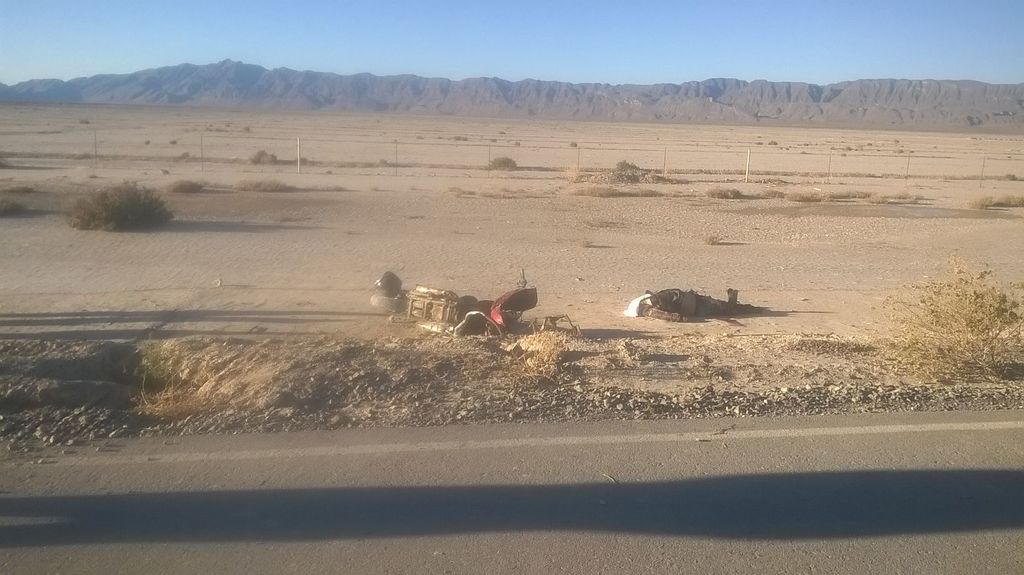 Mueren 2 motociclistas al chocar de frente en carretera Viesca-Parras