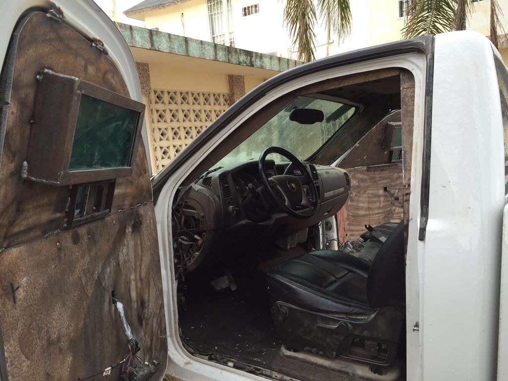 Aseguran vehículo con blindaje artesanal en Acuña