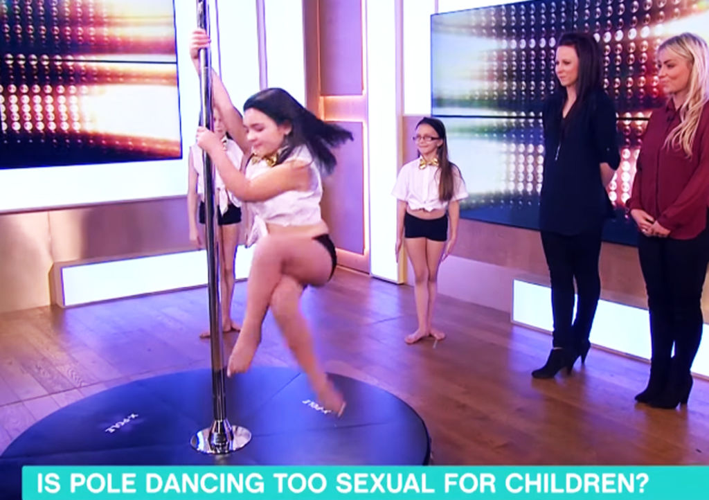 'Pole dance' infantil genera controversia en Inglaterra