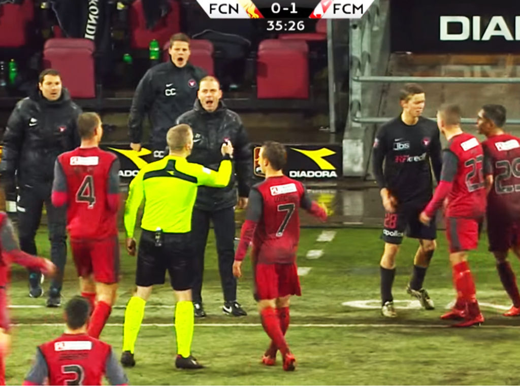 Brutal 'venganza' en un partido de futbol en Dinamarca
