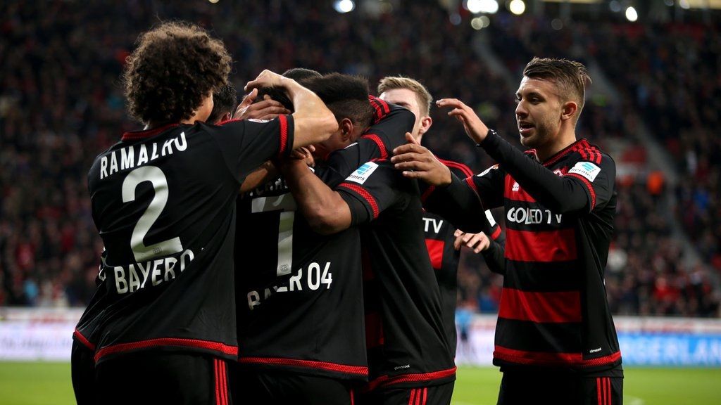 'Chicharito' anota golazo con el Leverkusen