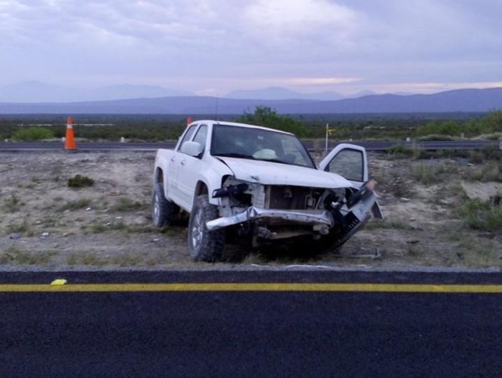 Muere mujer en volcadura en carretera Torreón-Saltillo