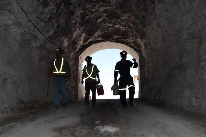 Sindicatos mineros pelean hoy contrato colectivo de Minera del Norte