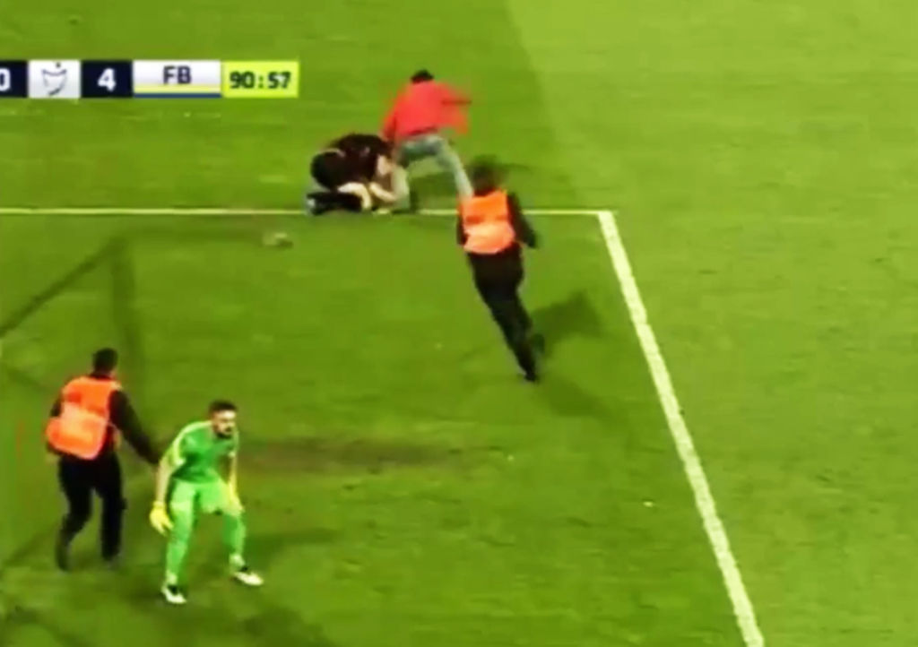 Brutal agresión a un árbitro en el futbol de Turquía