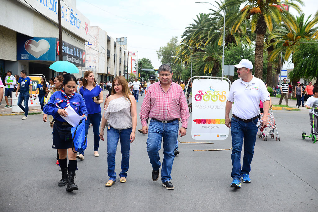 Festeja DIF Torreón a las madres en el Paseo Colón