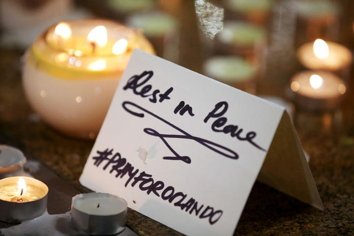 Se solidariza San Aelredo con familias de Orlando