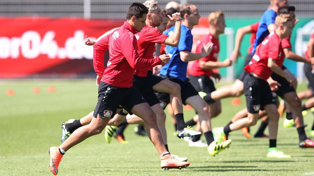Javier Hernández regresa a los entrenamientos del Bayer