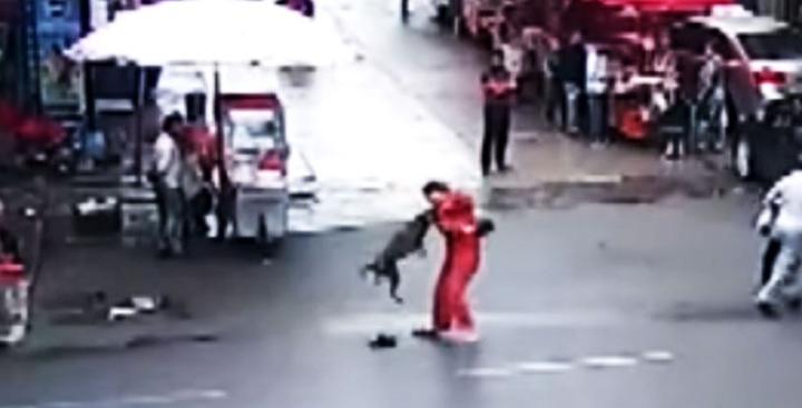 Perro ataca a 23 personas en China