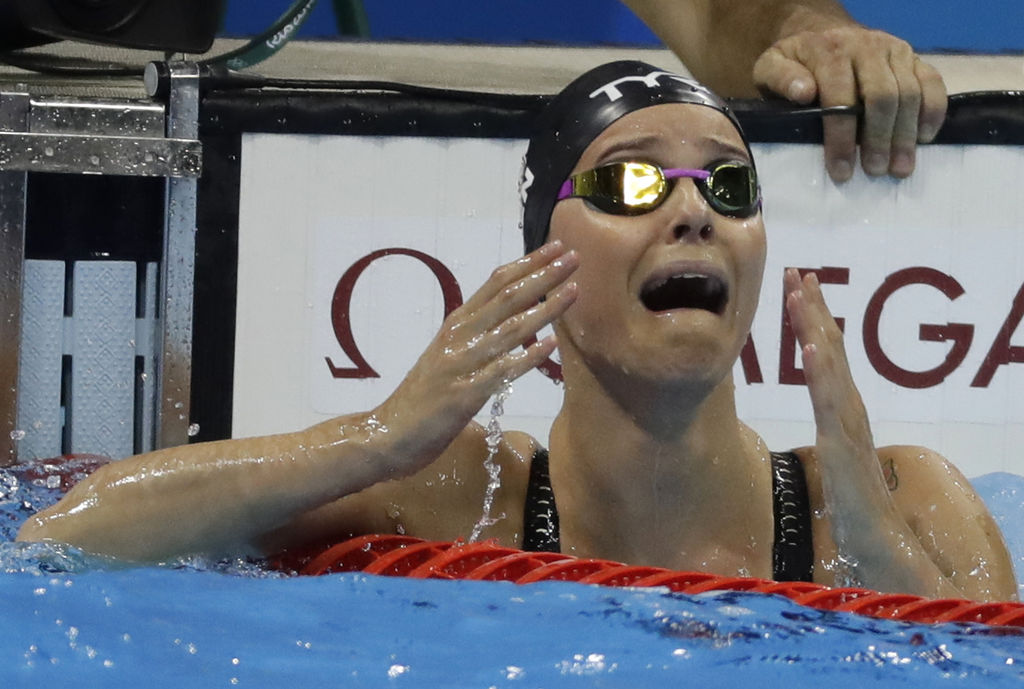 Danesa Pernille Blume gana oro en 50 metros libre femenil