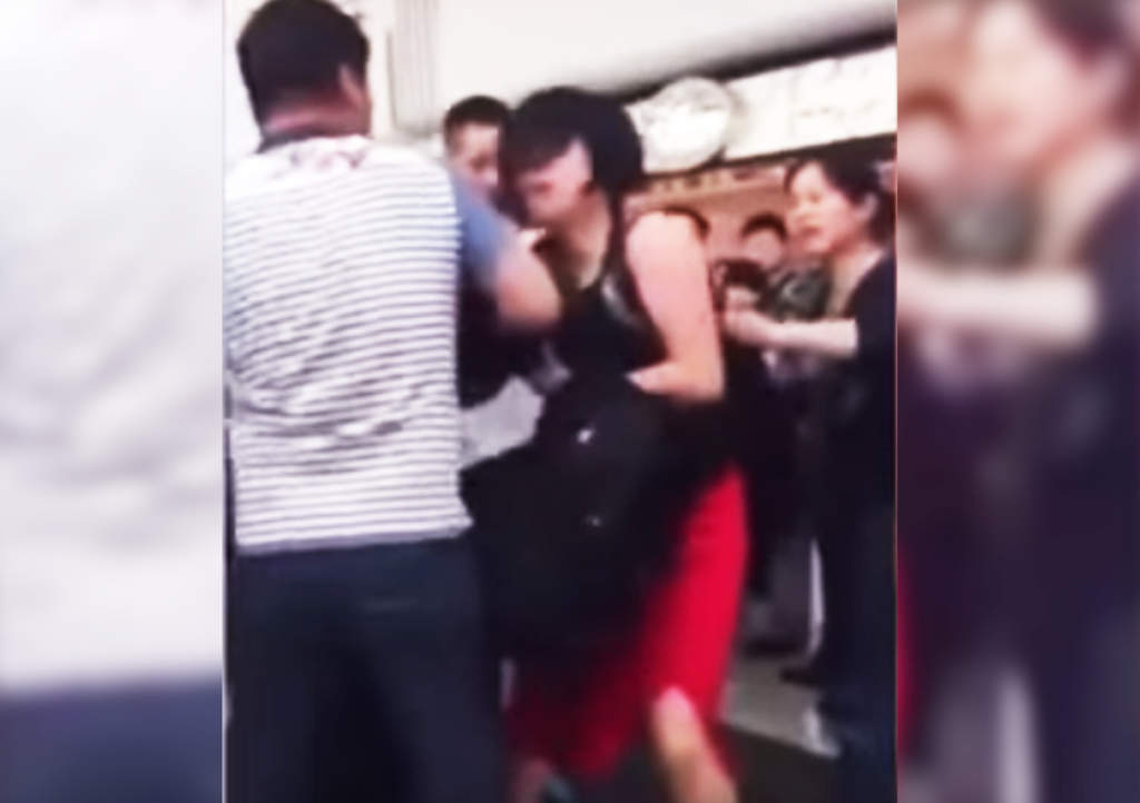 Conflicto amoroso acaba en escándalo en aeropuerto de China