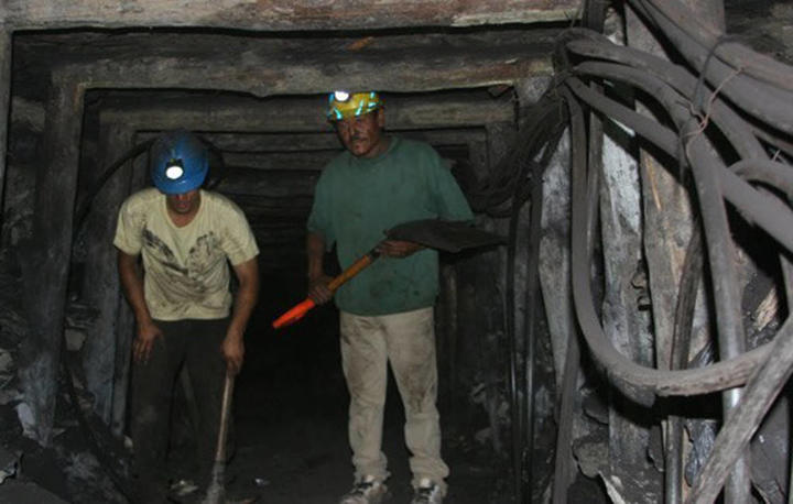 Suspenden a 18 empresas mineras