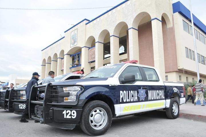 Entregan 5 patrullas más a Policía de Monclova