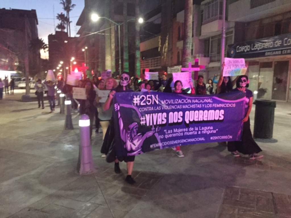 Marchan mujeres contra la violencia de género