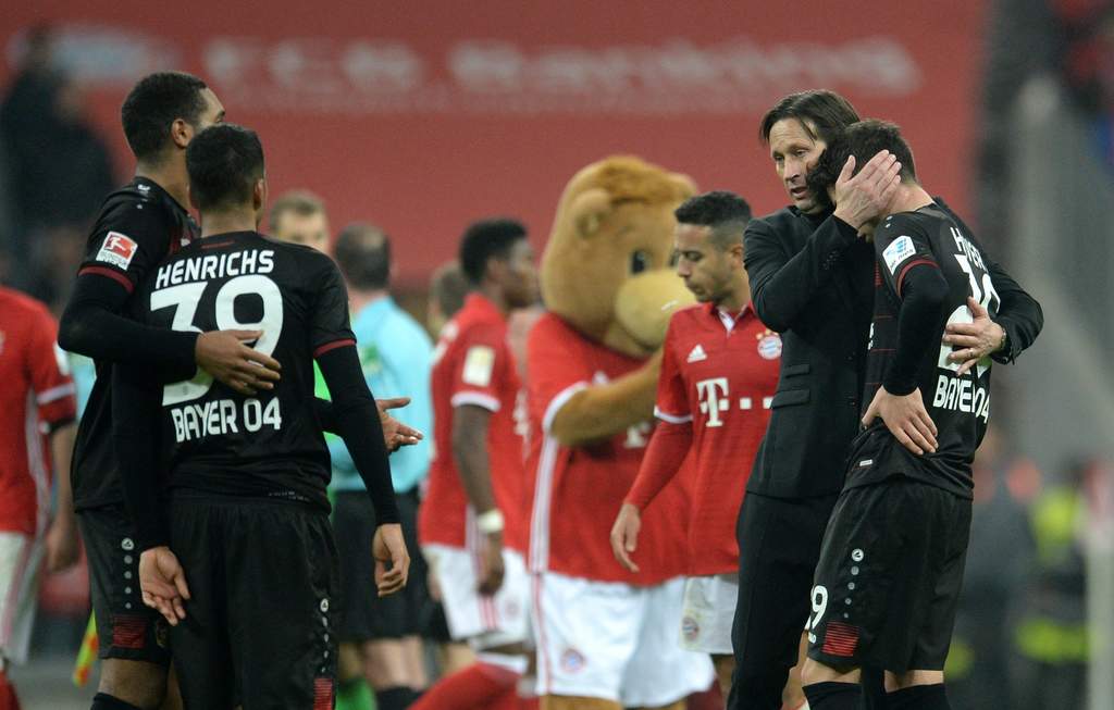 Leverkusen extraña goles del 'Chicharito', cae ante Bayern Munich