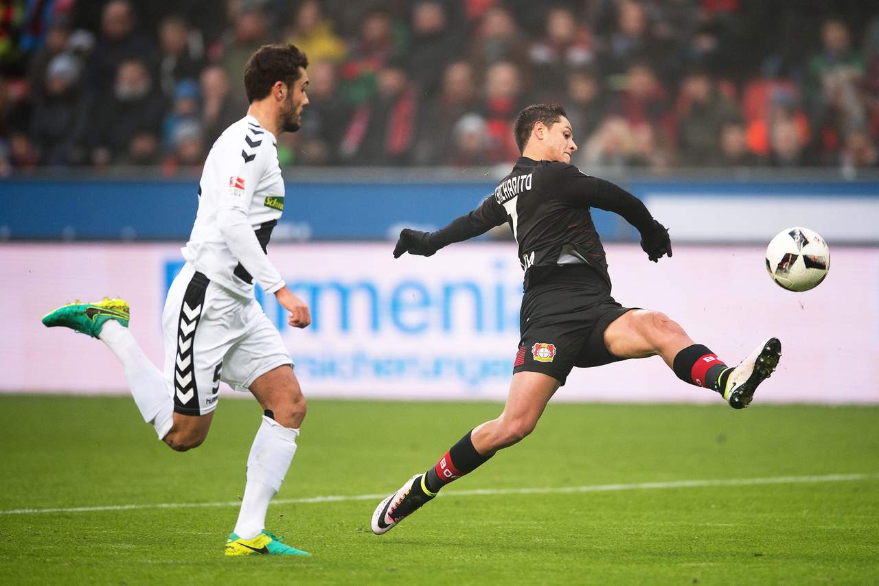 Leverkusen y Chicharito buscan triunfo en cierre de Champions