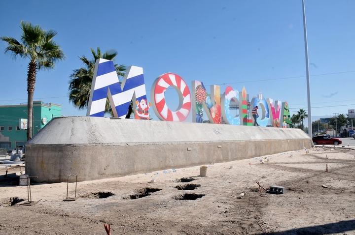 Instalan letras de bienvenida entre Monclova y Frontera