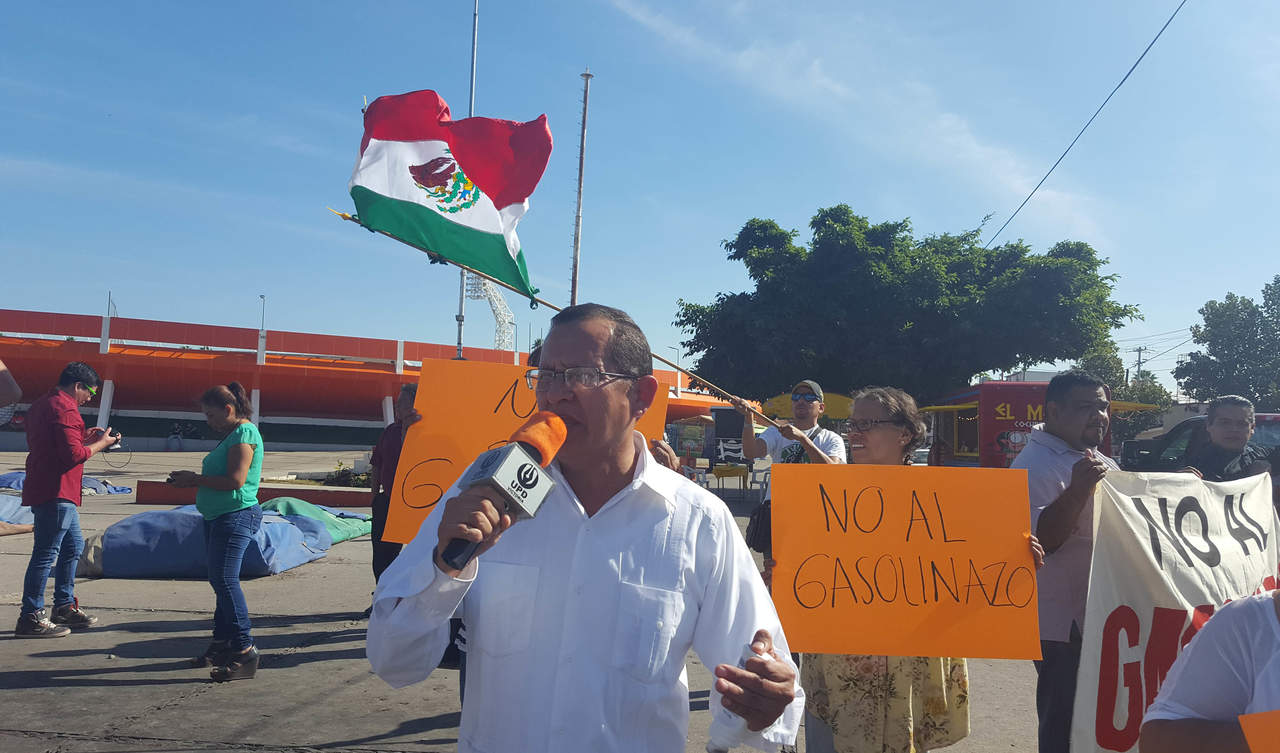 Toman carreteras en Tamaulipas en protesta contra 'gasolinazo'