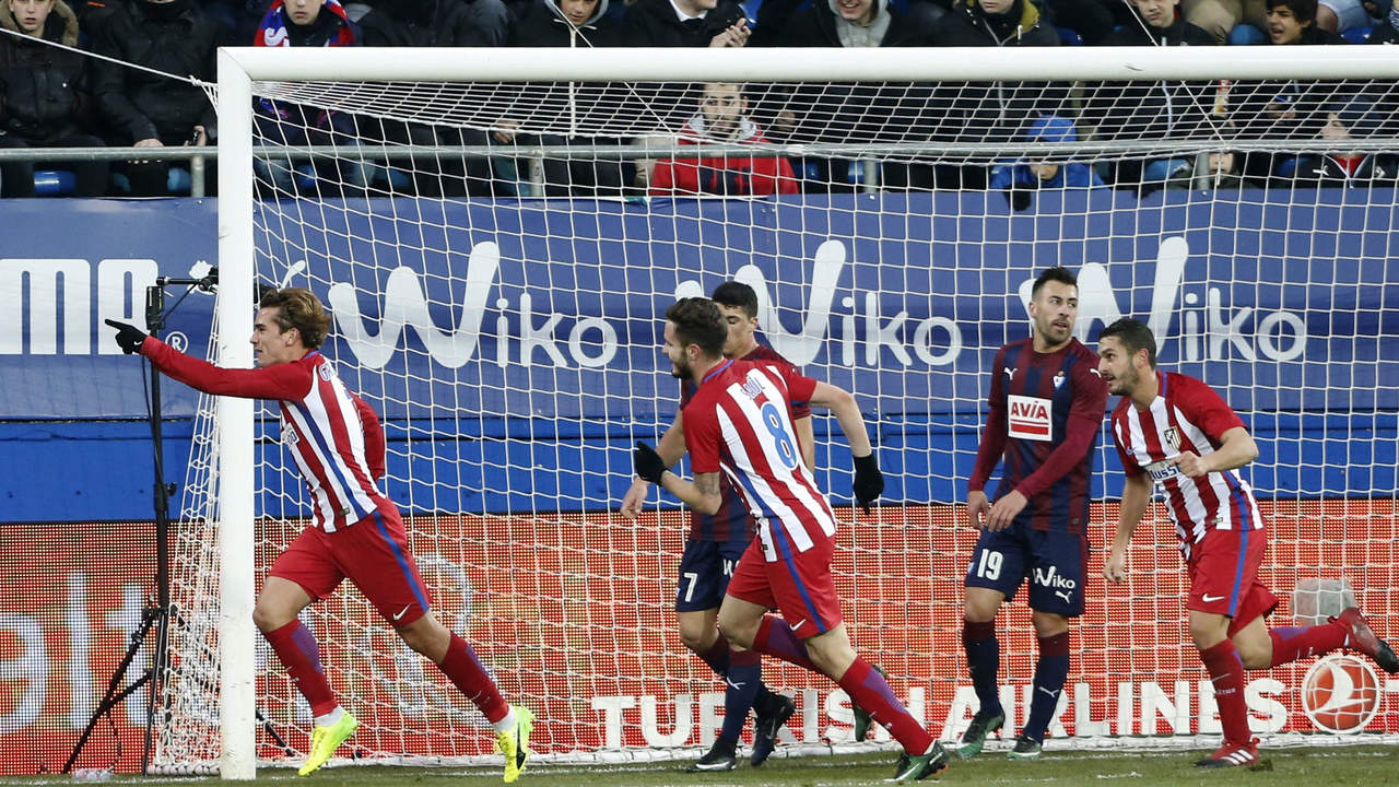 Atlético de Madrid vence 2-0 al Éibar y escala posiciones
