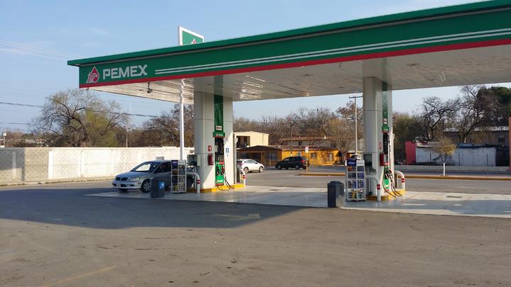 Afinan detalles de negociación entre gasolineros, Pemex y Hacienda