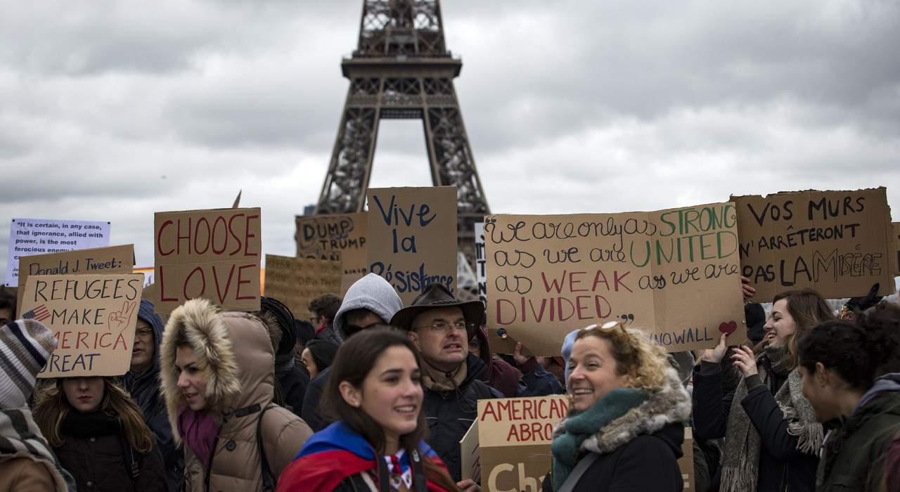 Protestan en París contra Trump