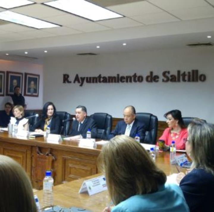 Regresa alcalde de Saltillo tras 55 días de ausencia