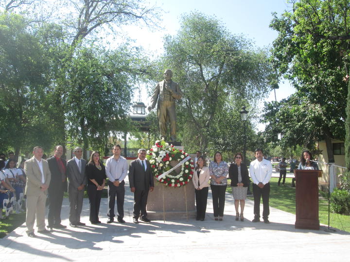 Cumple un siglo estatua de Benito Juárez en Cuatrociénegas
