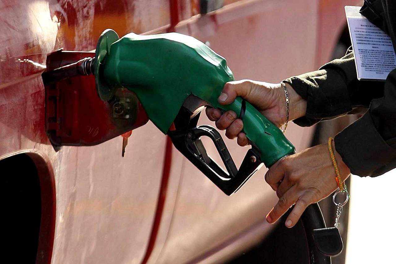 Precio de combustibles baja un centavo en La Laguna
