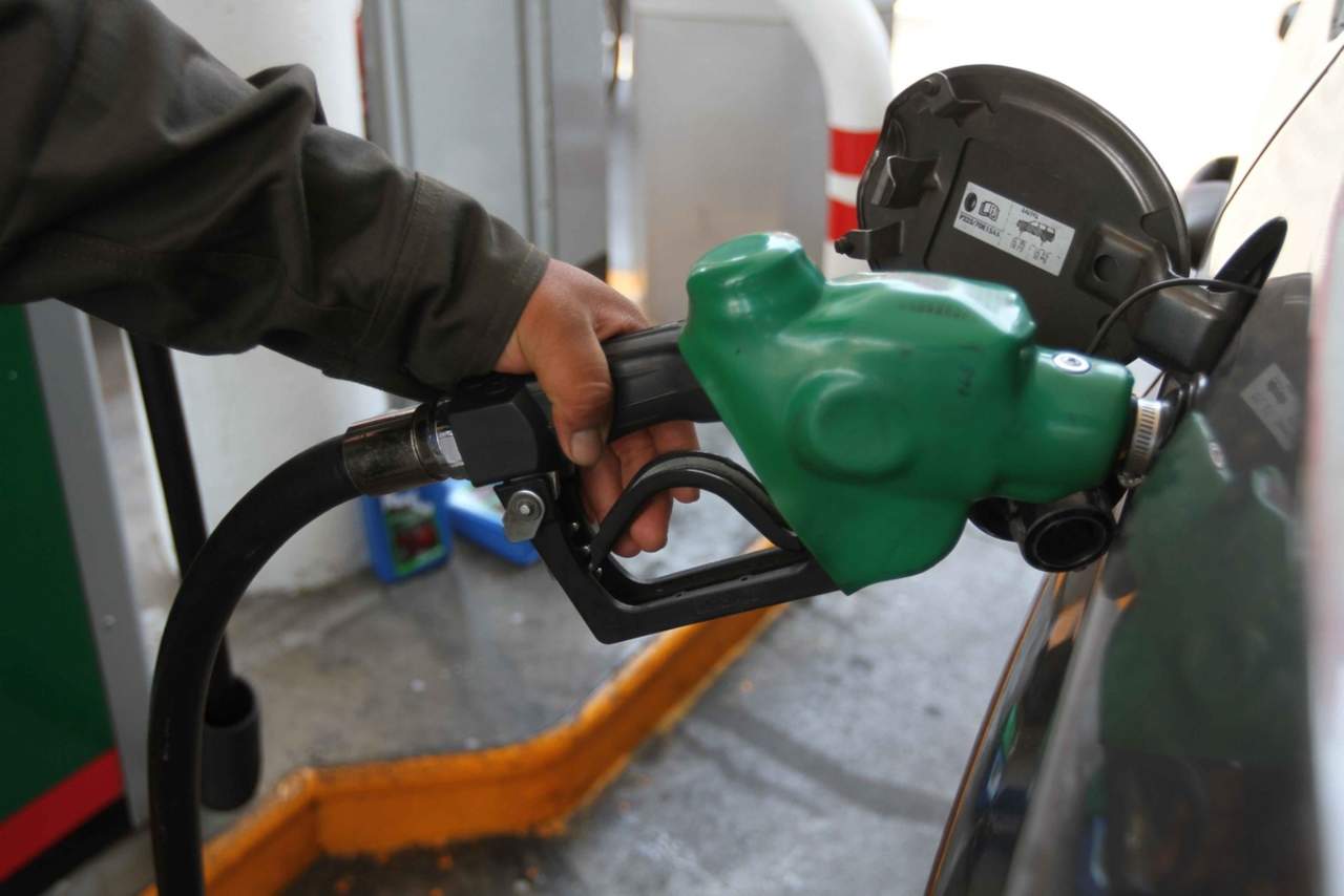 Precio de combustibles baja dos centavos en La Laguna