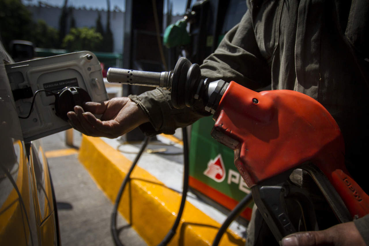 Gasolinas se mantienen; diésel baja un centavo