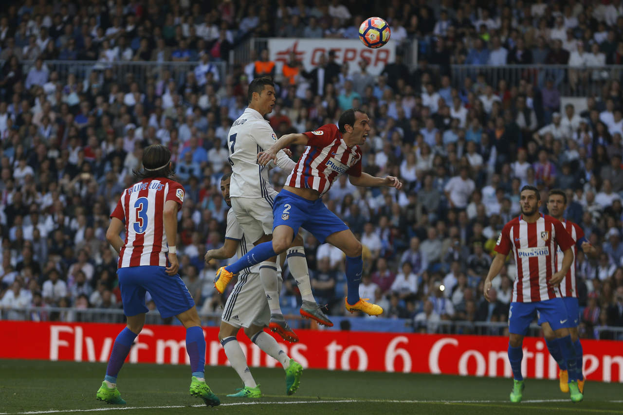 Real Madrid deja ir el triunfo y Atlético le empata 1-1 en derbi capitalino