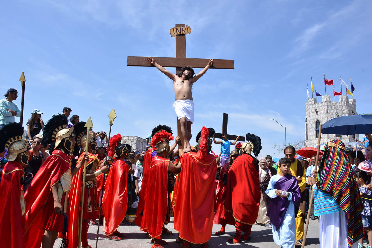 Más de 40 mil personas acompañan a Jesús en el Cerro de las Noas