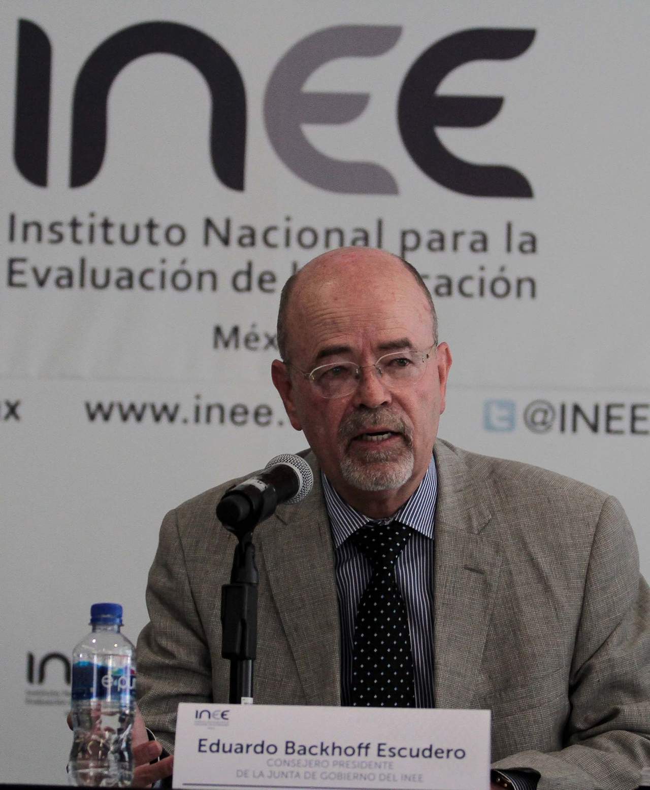 INEE urge acelerar evaluaciones a docentes