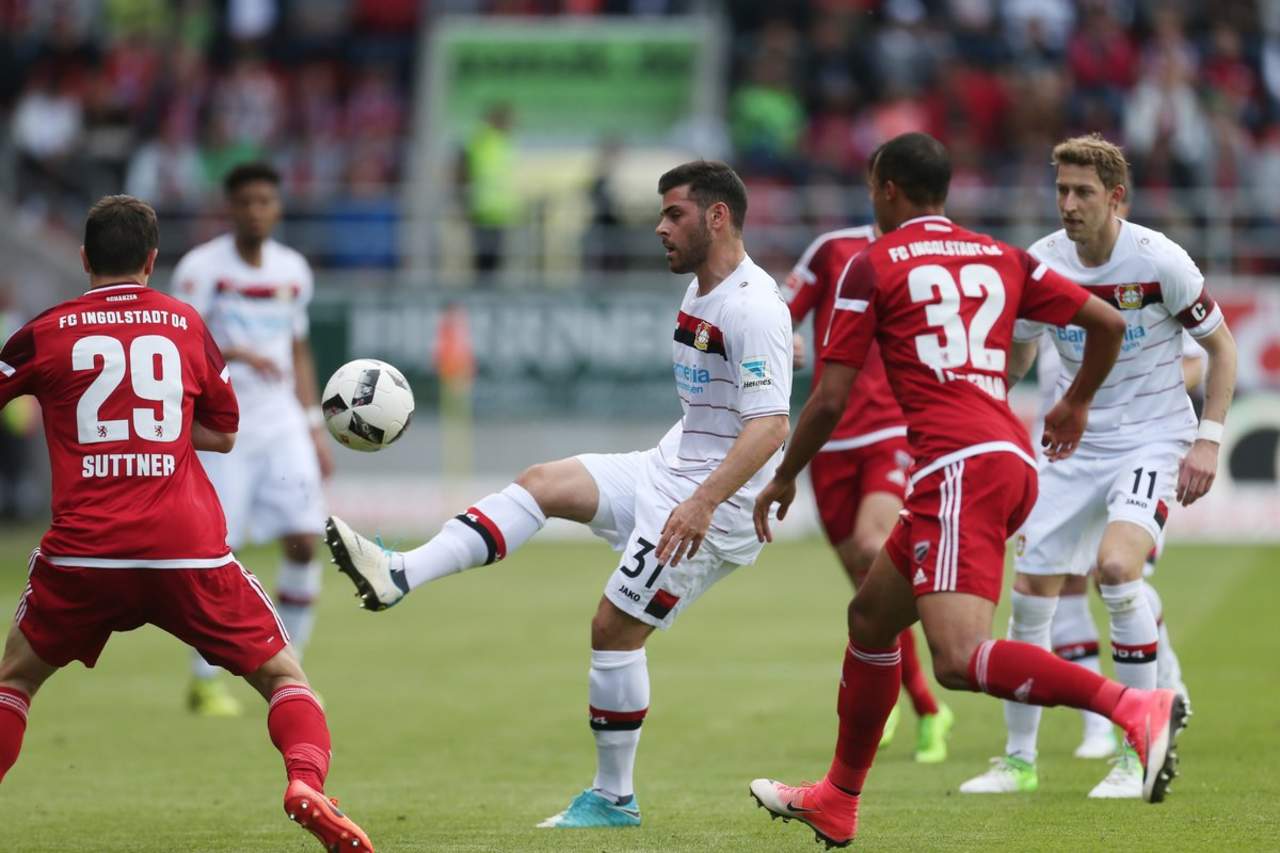 'Chicharito' se queda en la banca en empate del Bayer Leverkusen