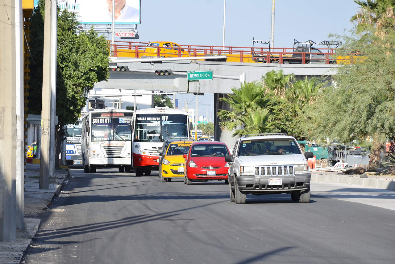 Libre circulación por carril norte del bulevar Revolución; regresan los camiones