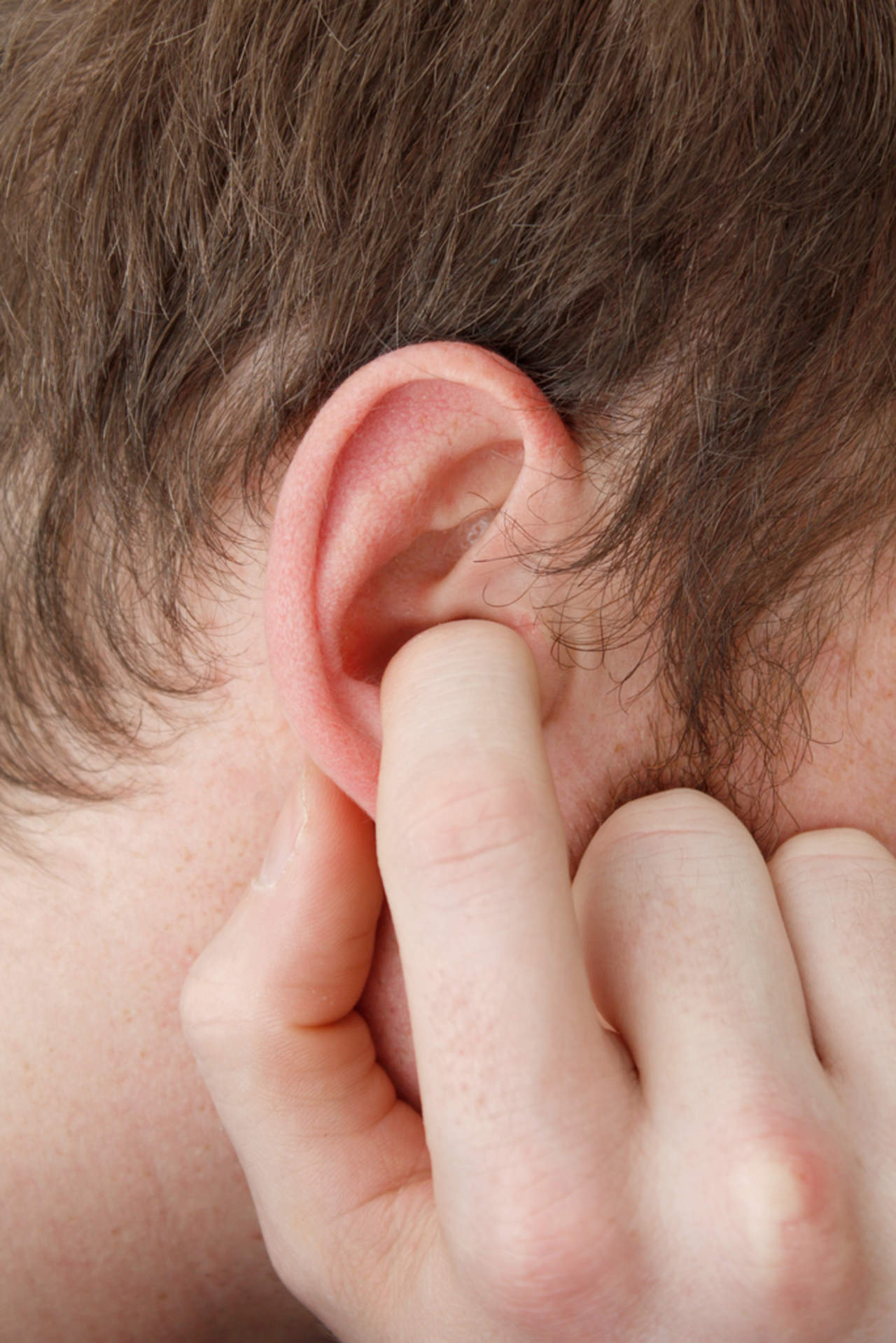¿Qué provoca el efecto del oído tapado?