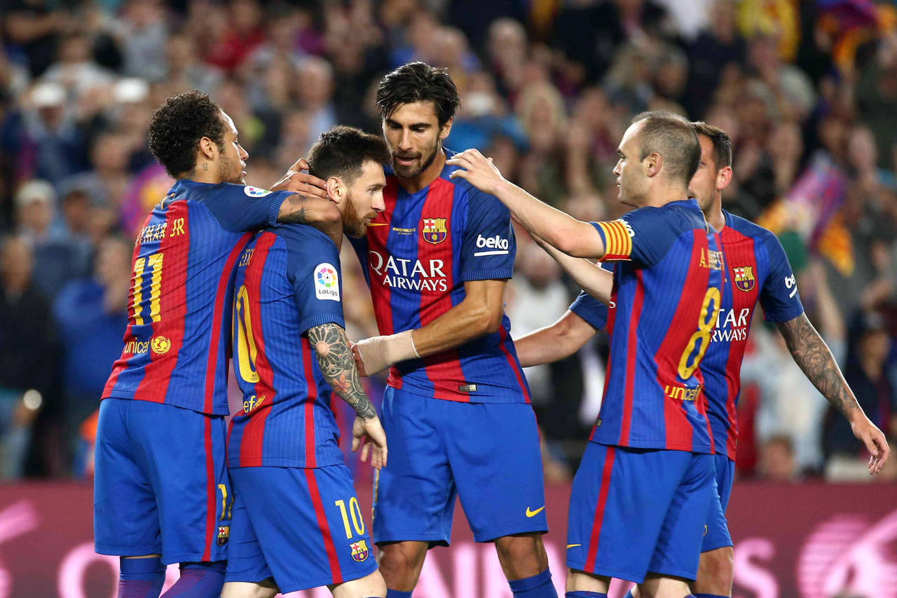 Barcelona vence al Eibar, aunque pierde título