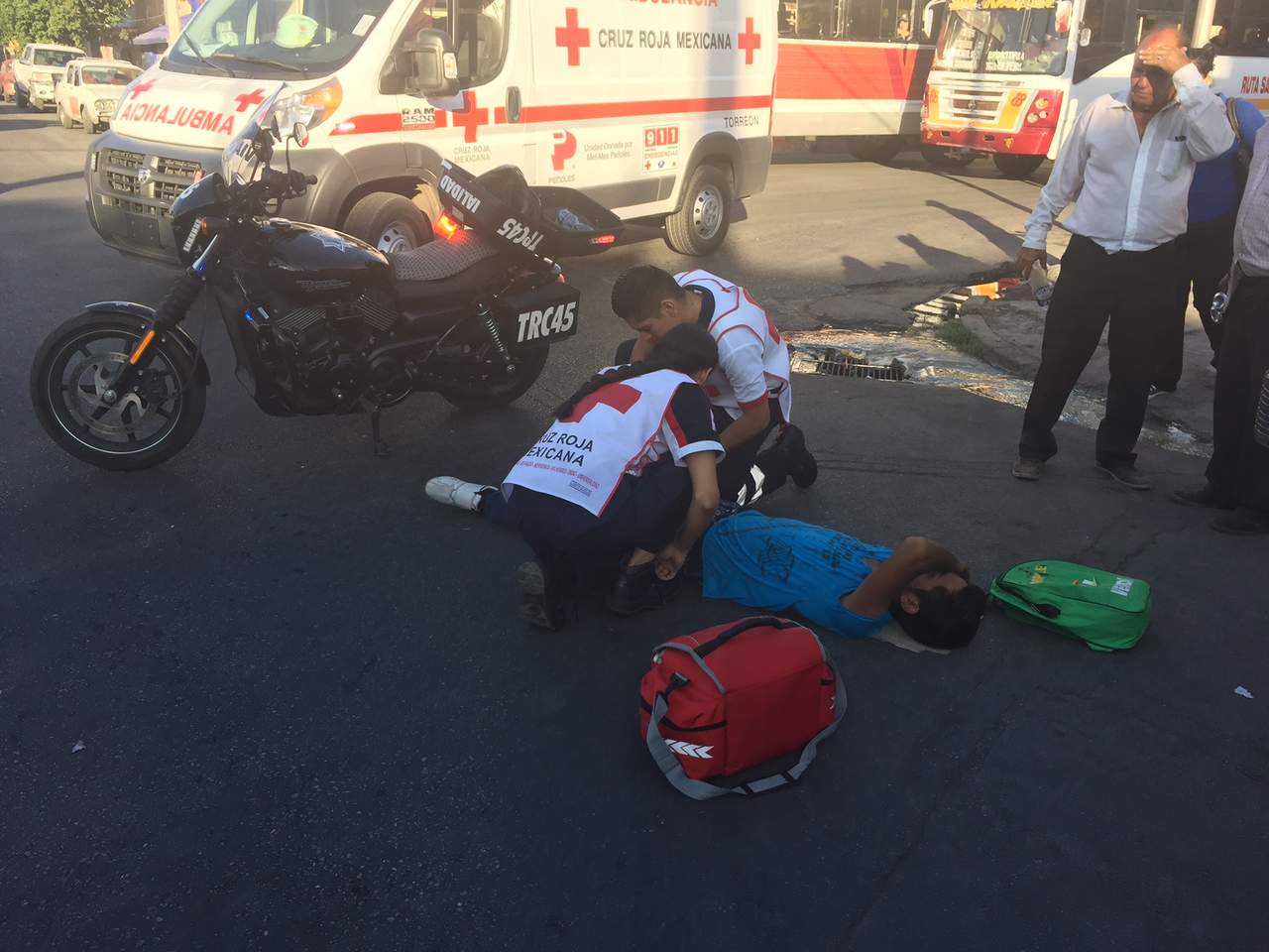 Ciclista resulta lesionado al ser arrollado por un taxi