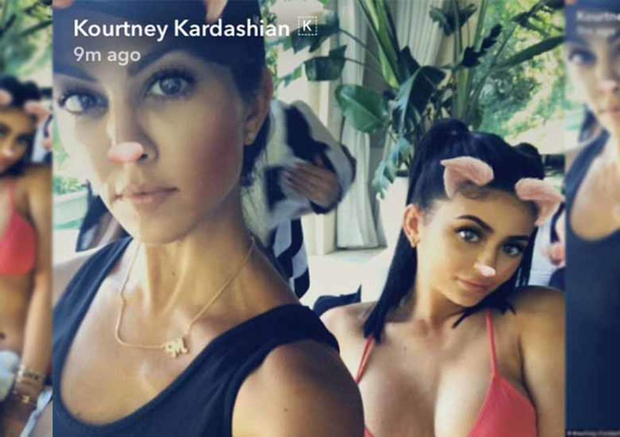 Kylie Jenner se roba la atención en selfie con su hermana