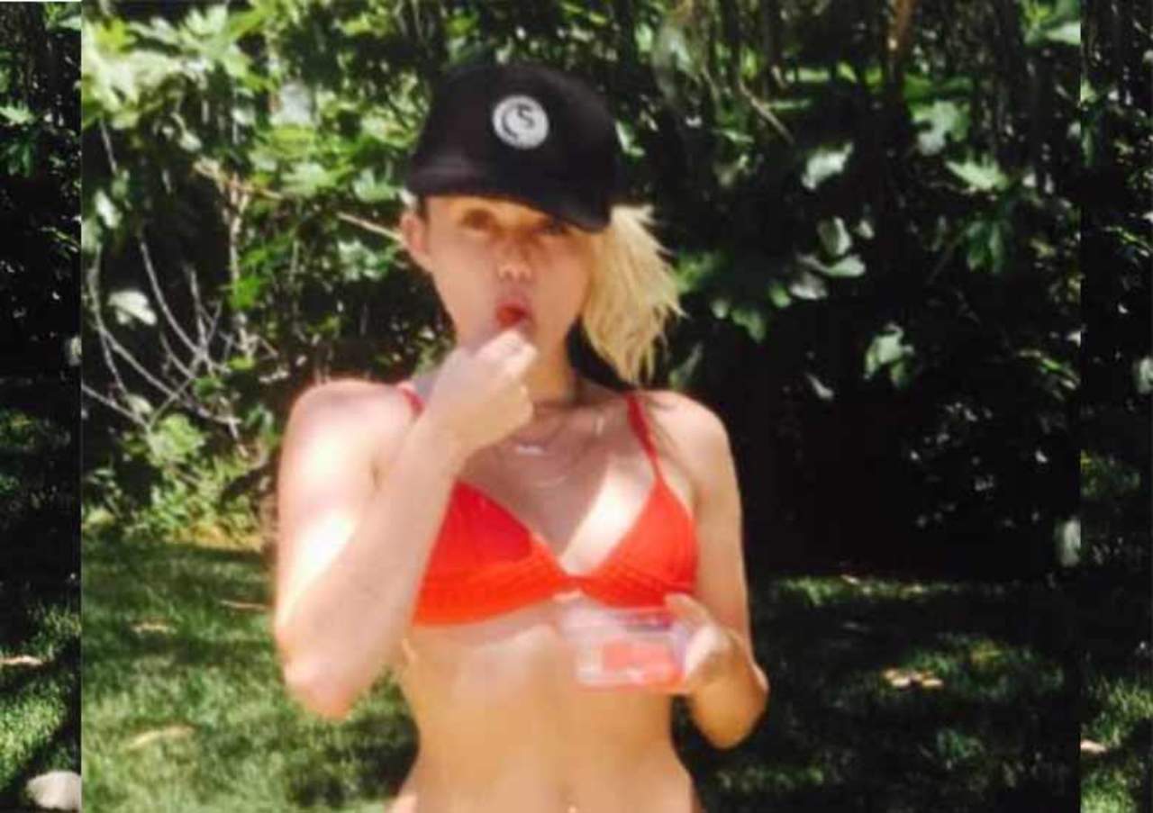Miley Cyrus festeja la llegada del verano