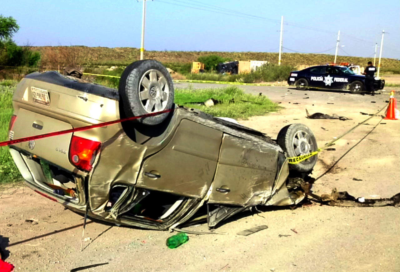 Volcadura en carretera Torreón-Saltillo deja tres personas sin vida