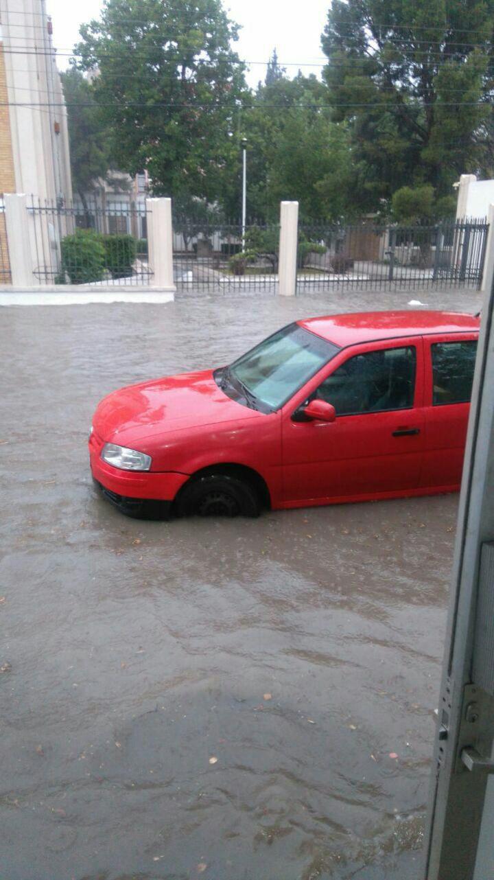 Lluvias inundan calles de Saltillo