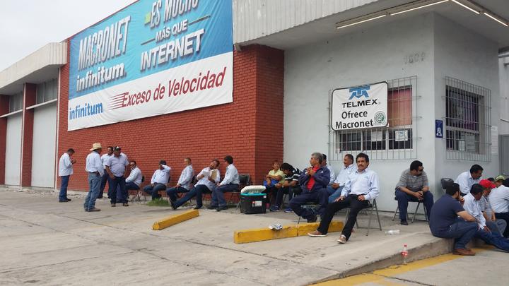 Trabajadores de Telmex se van a paro y emplazan a huelga
