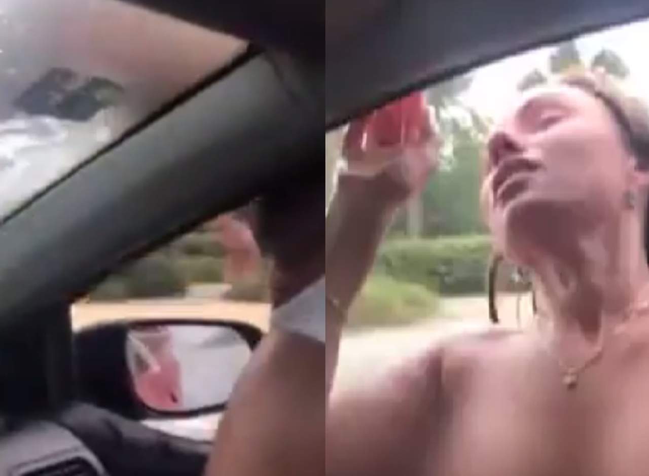 Muere por sacar su torso desnudo por la ventana del coche