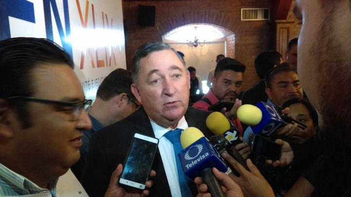 Cuestiona alcalde de Saltillo deuda en luminarias de Torreón