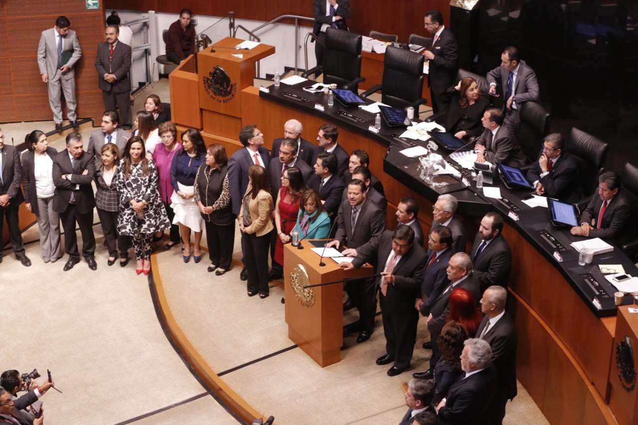 PT y PAN 'toman' Tribuna del Senado por caso Santiago Nieto