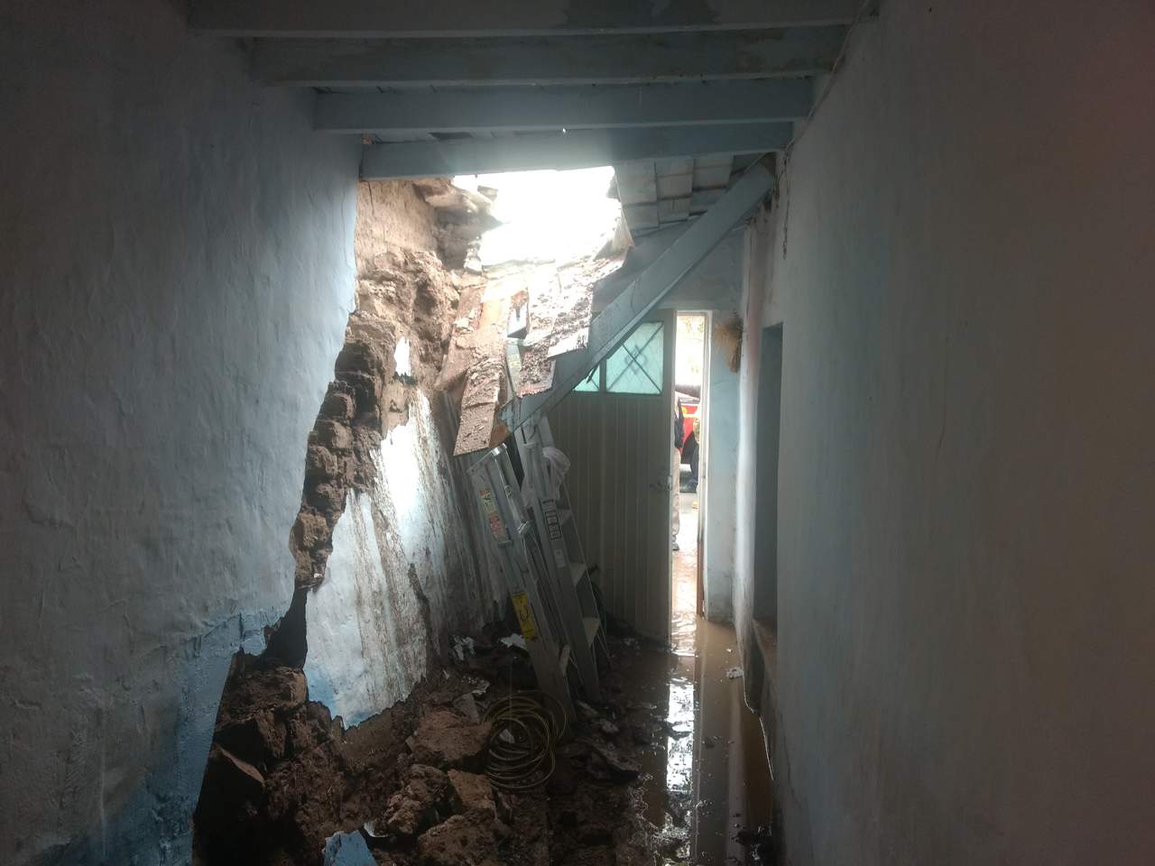 Se registra derrumbe en domicilio de Torreón; una mujer resultó lesionada
