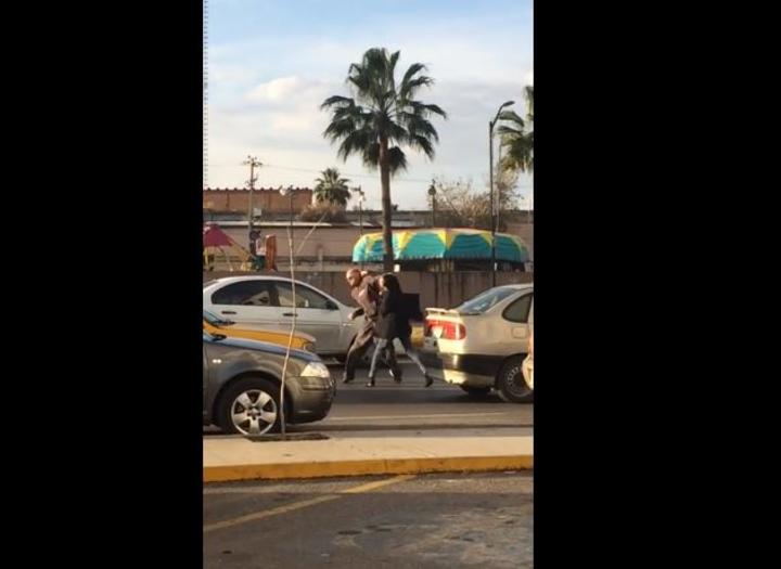 Video: Conductores en Saltillo sí vieron 'más bax'; protagonizan riña